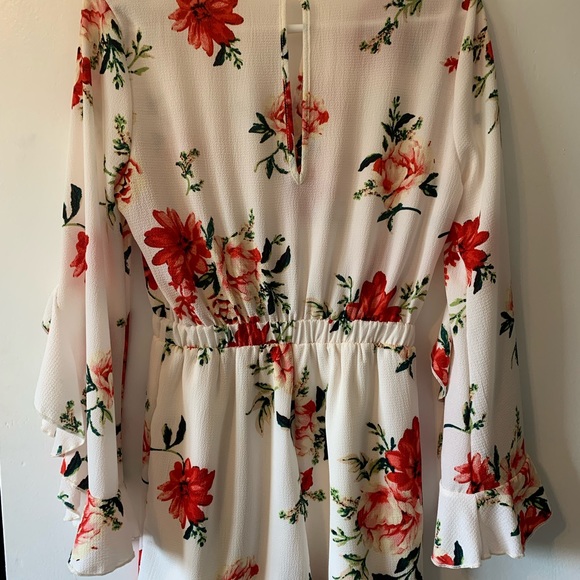 Size small floral romper - Picture 2 of 2